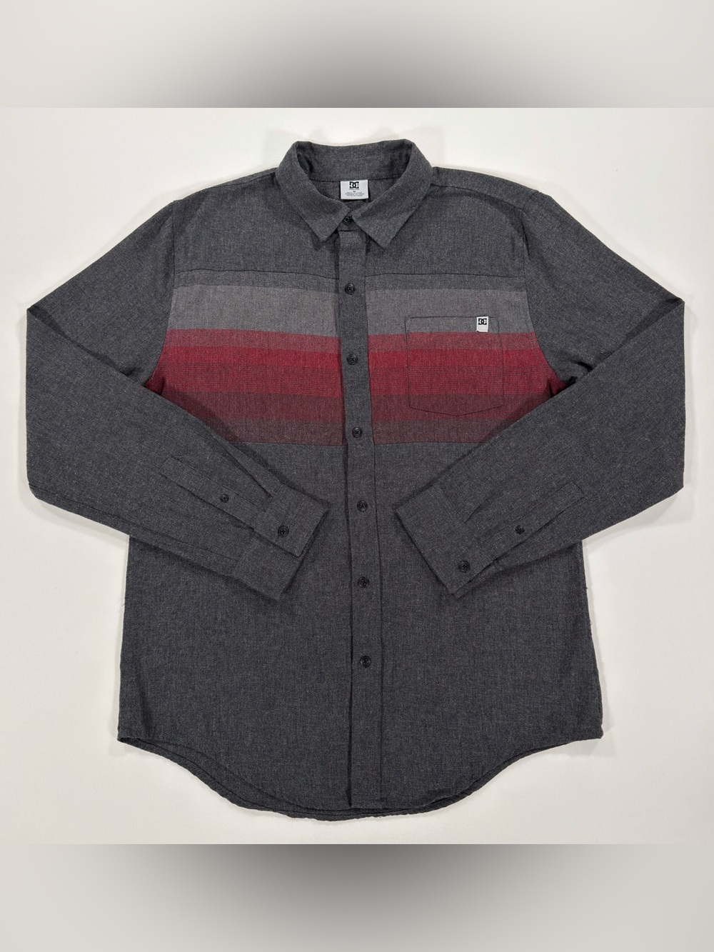DC Shoes Mens Medium Flannel Shirt Long Sleeve Button Front Charcoal Red Stripe